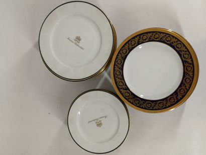 MOUTON ROTHSCHILD
Gold filet porcelain dinner...