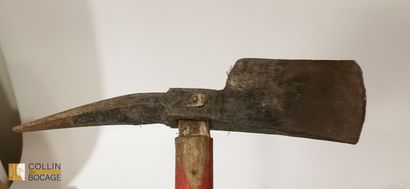 Fireman's axe
Dim. height 80 x 37.5 cm