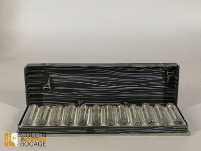 DAUM
Twelve knife-holders. box