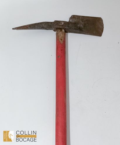 Fireman's axe
Dim. height 80 x 37.5 cm