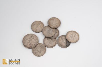Une pièce de 2 francs argent et huit pièces...