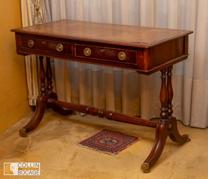 Petit bureau rectangulaire en acajou et placage...