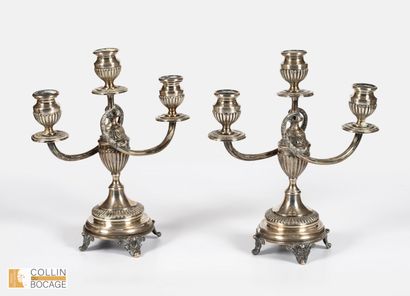 Paire de candélabres en argent à trois bras...