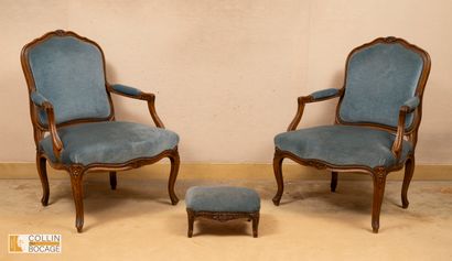 Paire de fauteuils a la reine en bois naturel...
