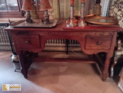 Bureau plat , rectangulaire, deux tiroirs...