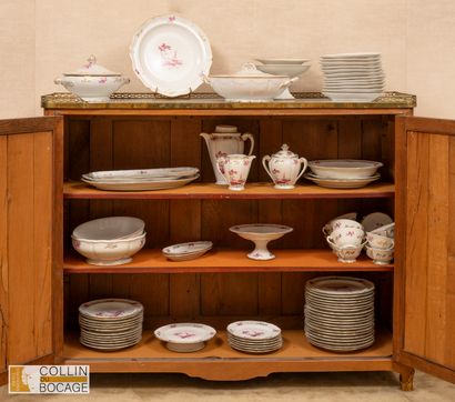 Partie de service de table en porcelaine...