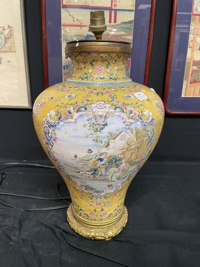 China, late 19th/early 20th century.

Baluster...