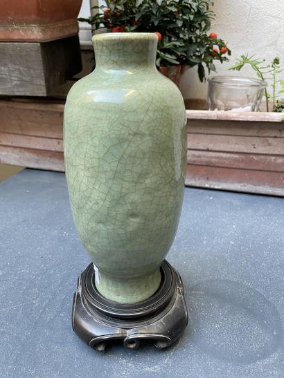 CHINA, Ming dynasty (1368-1644)
Oblong vase...