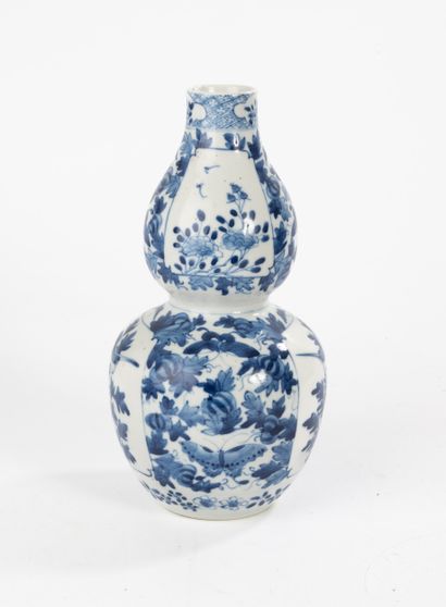 CHINE, XXème siècle. Vase double gourde à...