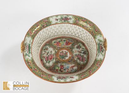 CHINE, XIX - XXème s . Porcelaine de Canton....