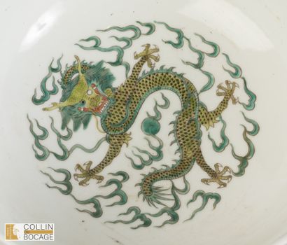 CHINE, XXème siècle. Grand bol à décor de...