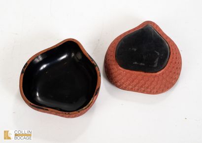 CHINA, 19th century
Box representing peaches...