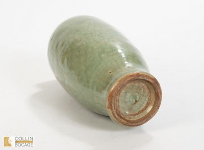 CHINA, Ming dynasty (1368-1644)
Oblong vase...