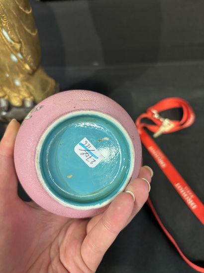 CHINE, XIXème siècle. Vase soliflore à décor...