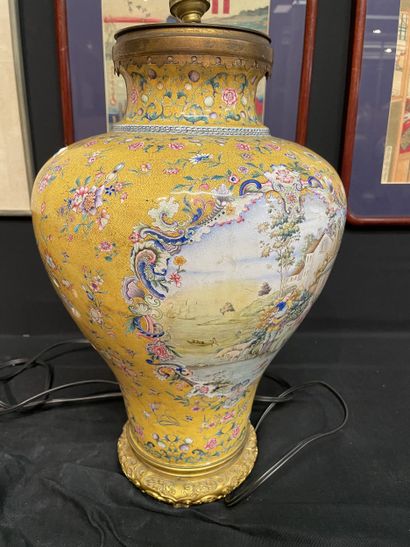 China, late 19th/early 20th century.

Baluster...