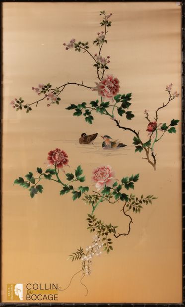 Broderie figurant des canards et pivoines...