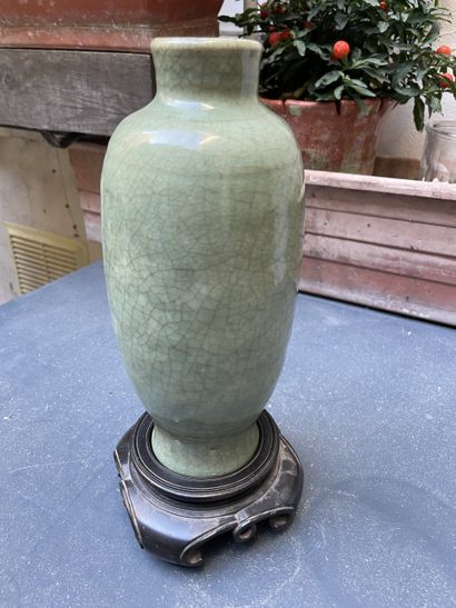 CHINA, Ming dynasty (1368-1644)
Oblong vase...