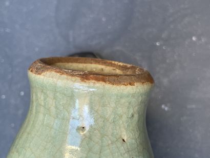 CHINA, Ming dynasty (1368-1644)
Oblong vase...