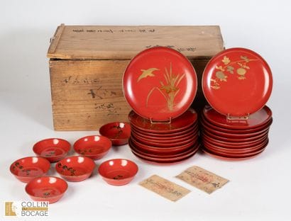 JAPON, XXème siècle. Ensemble d'assiettes...
