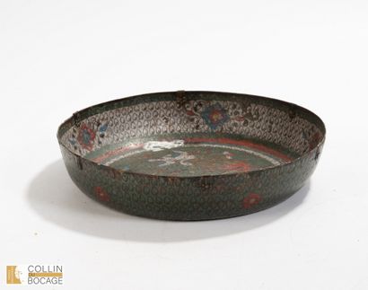 CHINE, XIXème siècle. Coupe à décor de grues...