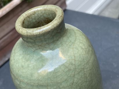 CHINA, Ming dynasty (1368-1644)
Oblong vase...