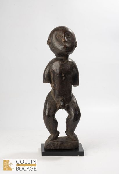 INDONESIA, FLORES. Protective ancestor, legs...