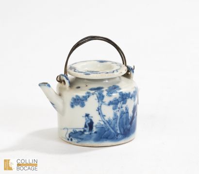 VIETNAM, 19th century. Small teapot decorated...