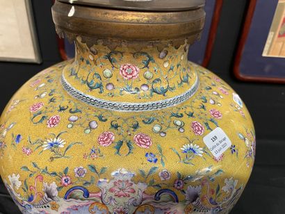 China, late 19th/early 20th century.

Baluster...