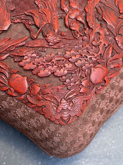 CHINA, 19th century
Box representing peaches...