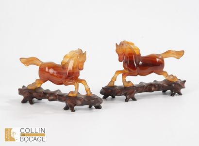 CHINE, XXème siècle. Deux chevaux en agate...