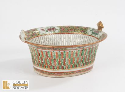 CHINE, XIX - XXème s . Porcelaine de Canton....