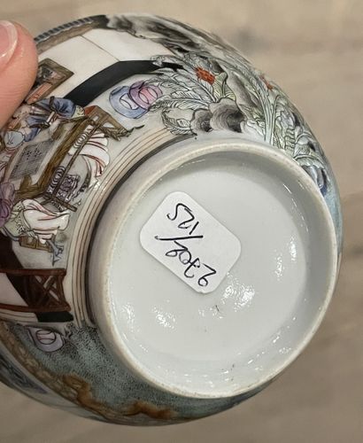 CHINE, XXème siècle. Joli petit bol dans...