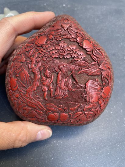 CHINA, 19th century
Box representing peaches...
