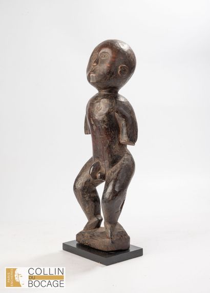 INDONESIA, FLORES. Protective ancestor, legs...
