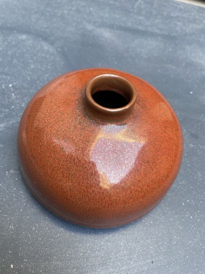 CHINA, 20th century
Red-brown glazed ceramic...