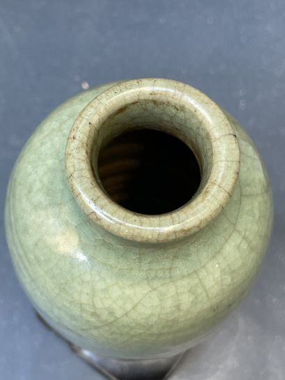 CHINA, Ming dynasty (1368-1644)
Oblong vase...