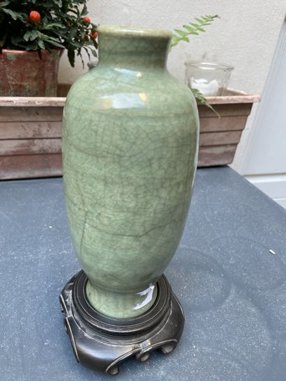 CHINA, Ming dynasty (1368-1644)
Oblong vase...