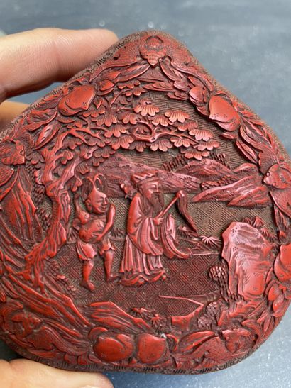 CHINA, 19th century
Box representing peaches...