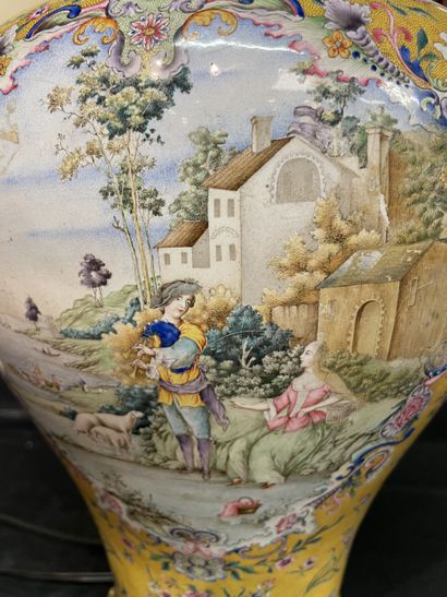 China, late 19th/early 20th century.

Baluster...