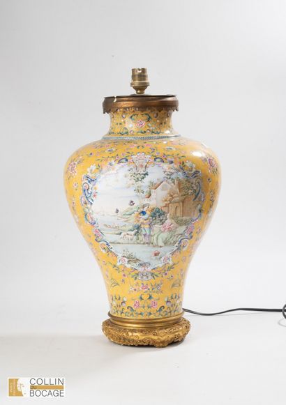 China, late 19th/early 20th century.

Baluster...
