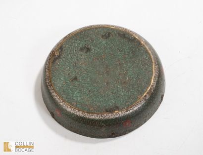 CHINE, XIXème siècle. Coupe à décor de grues...