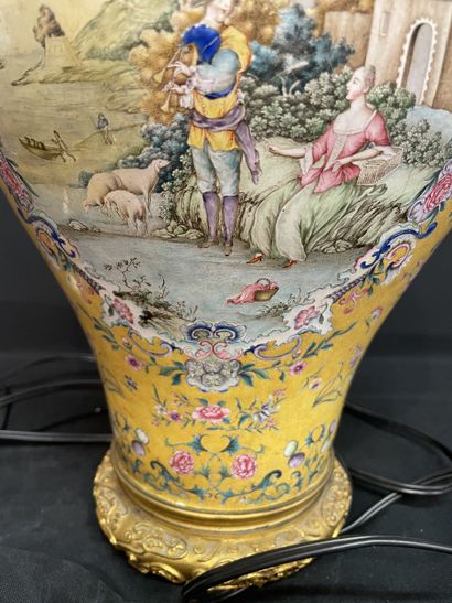 China, late 19th/early 20th century.

Baluster...