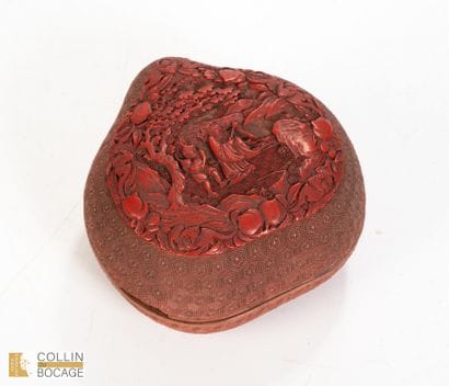 CHINA, 19th century
Box representing peaches...