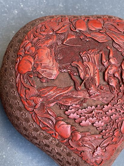 CHINA, 19th century
Box representing peaches...