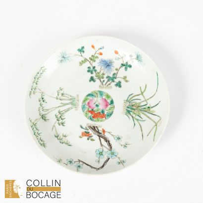 Chine, XIX ème siècle. Petite assiette dans...