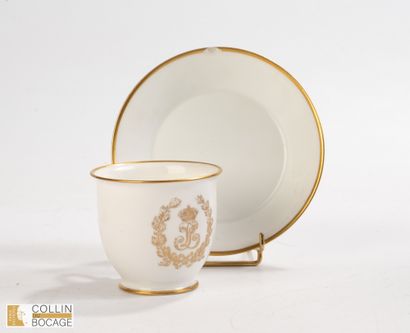 Tasse et sous tasse du service des Bals du...