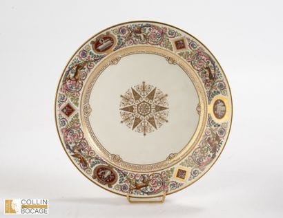Assiette reprenant le décor du service des...