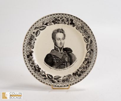 Une assiette en faïence au portrait de Ferdinand-Philippe...
