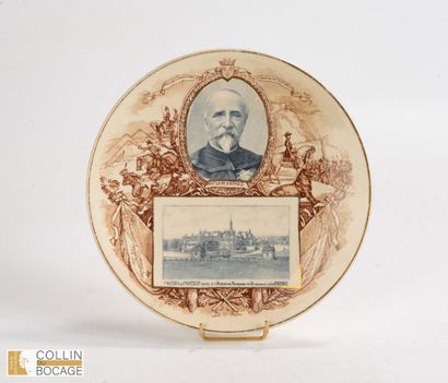 Une assiette en faïence au portrait d’Henri...