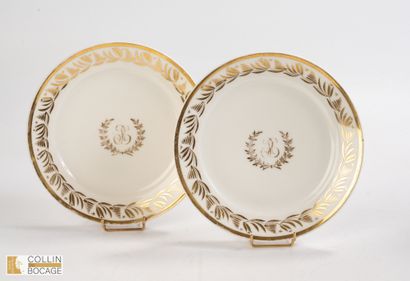 Paire d’assiettes au monogramme LP pour Louis-Philippe...